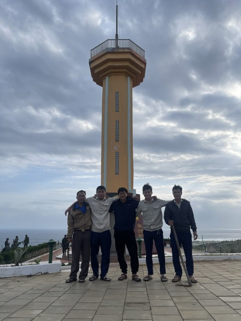 BQLC&CVĐTNĐ CÙNG THAM GIA TRỒNG CÂY TRÊN NÚI THỚI LỚI, HUYỆN LÝ SƠN